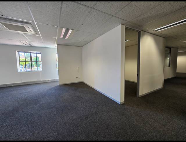 470M² OFFICE TO LET IN BRYANSTON